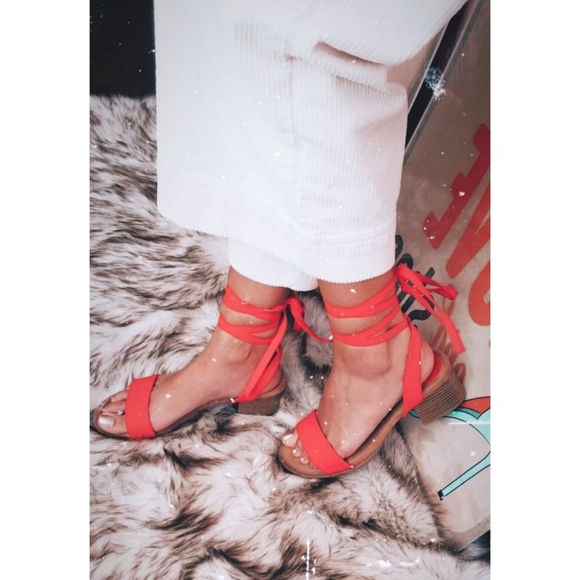 🚨//The Rosalia// red lace up sandal - Picture 2 of 8